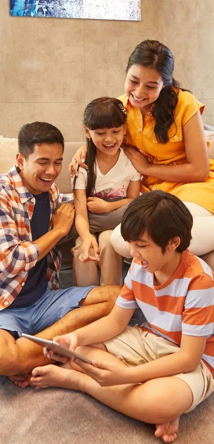 Keluarga Bahagia di Rumah Jasmia — Lifestyle Real Photo